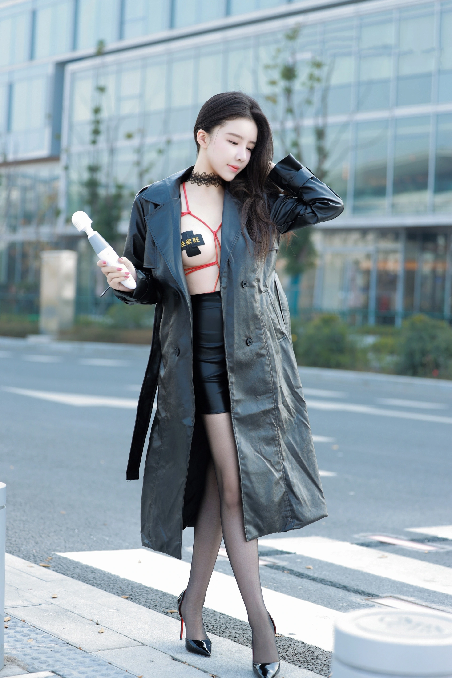 011.唐翩翩 – 内购无水印 户外风衣绳缚 1